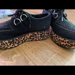 T.U.K. A8639 - Leopard Wrapped Platform Black Creepers - Size US M 6